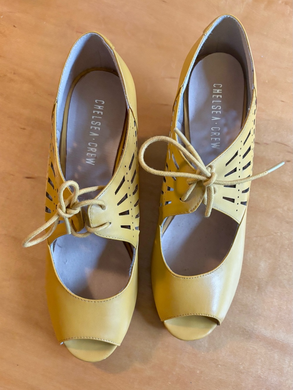 Yellow retro heeled pumps sz 40 - Picture 3 of 6